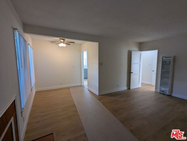 Building Photo - 6208 S Fairfax Ave