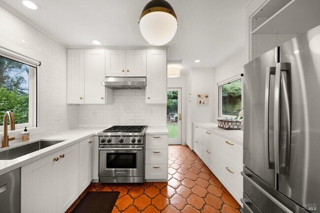 Building Photo - 1244 N Fitch Mountain Rd