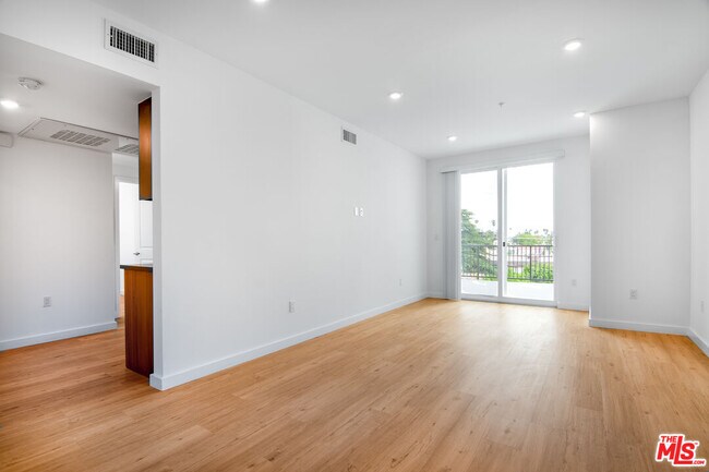 Building Photo - 14333 Sylvan St