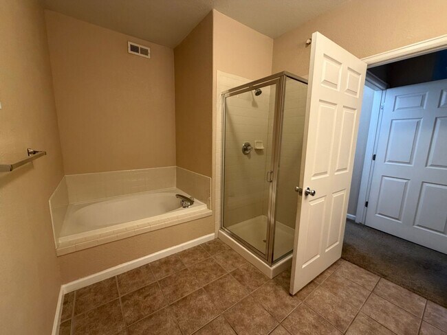 Building Photo - 605 Cougar Bluff Point