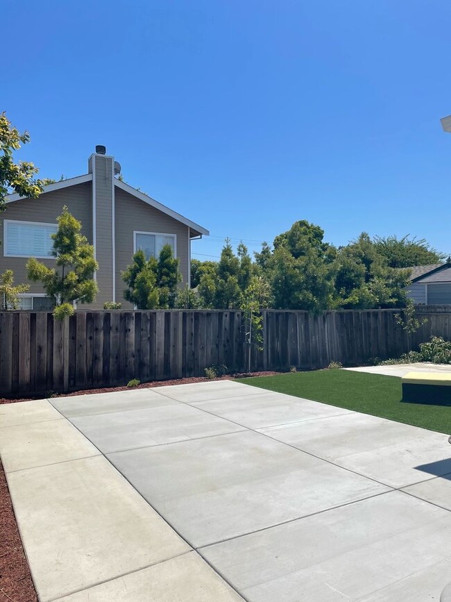 Building Photo - SUNNYVALE - Brand New Construction. 4 Bed 3 Full Bath in Quiet Sunnyvale Neighborhood.