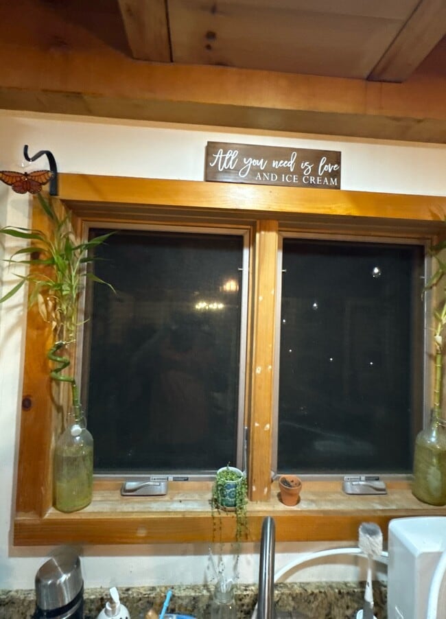 Building Photo - 162c