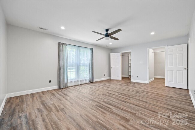 Building Photo - 6801 Stillmeadow Dr