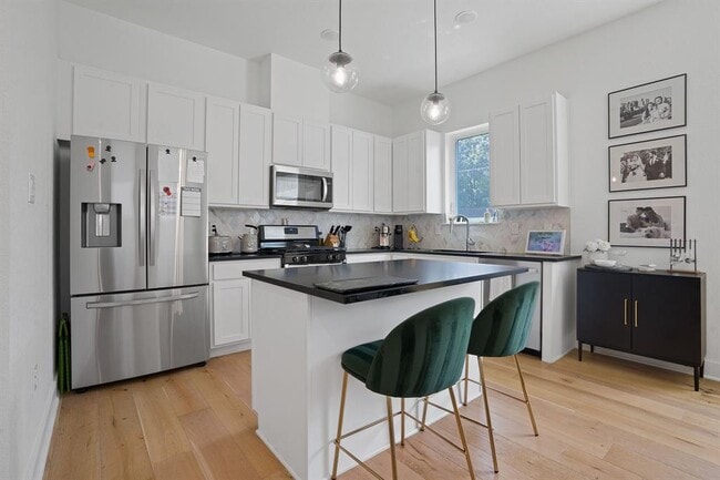 Building Photo - 5806 Sutherlin Rd