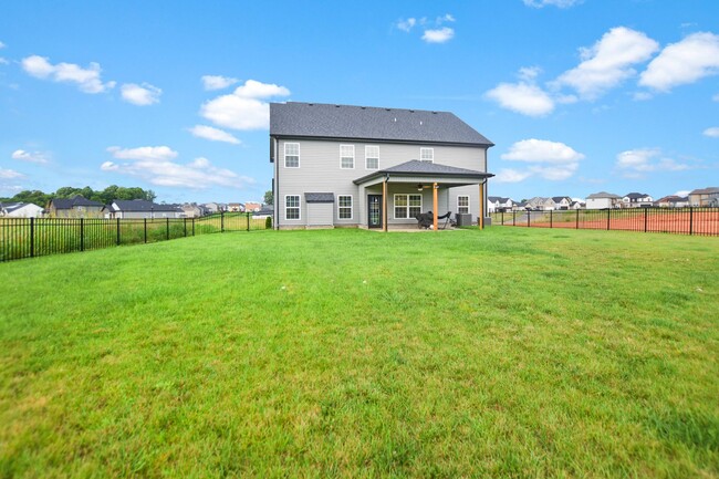 Building Photo - Pet Friendly Four Bedroom with Bonus!