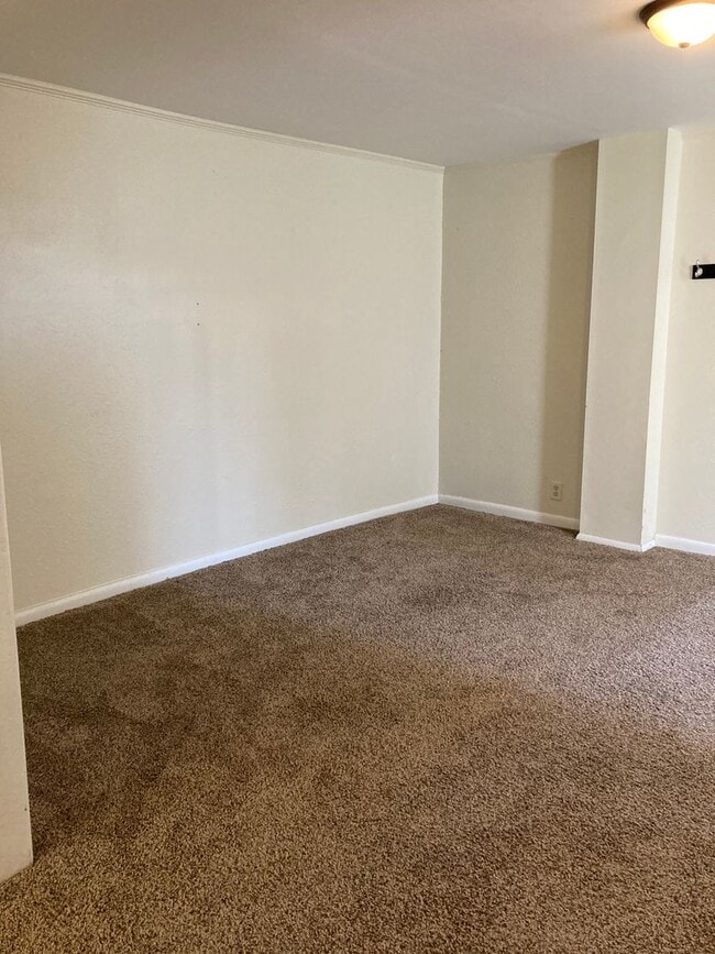 Building Photo - Three Bedroom Single-Family Home Close To Downtown