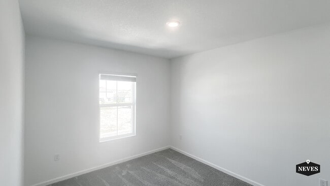 Building Photo - 2562 Skyline Lp