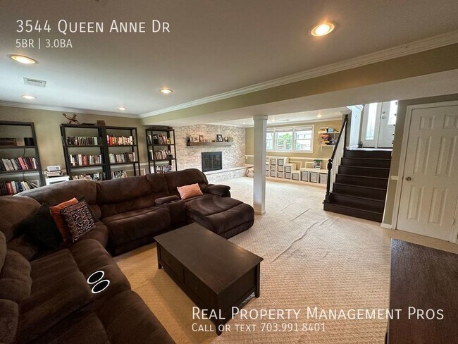Building Photo - 3544 Queen Anne Dr