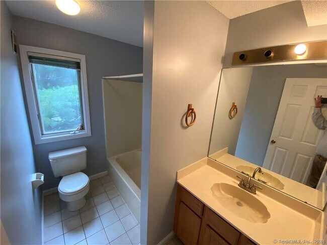 Building Photo - 719 Sandstone Dr