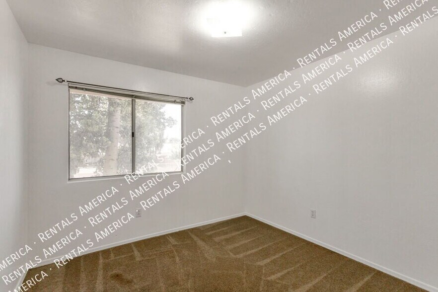 Building Photo - 1449 E Park Ave