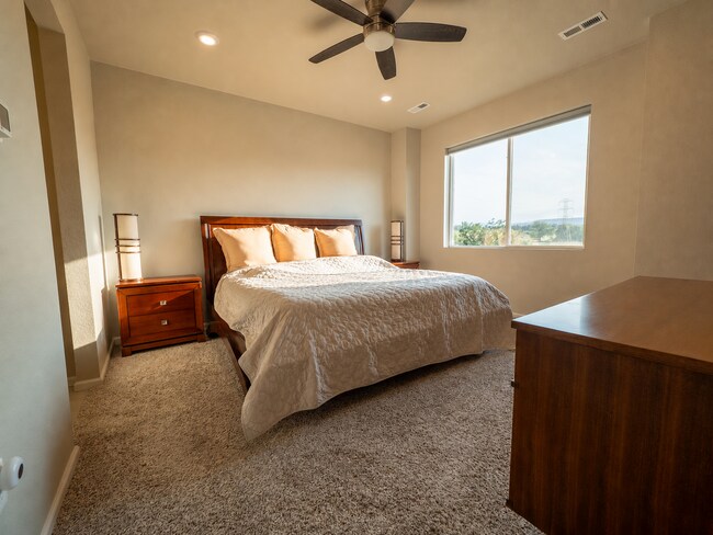 Building Photo - Astonishing 3 Bed/3.5 Bath Tri Level Townhome.   Must see to believe!!