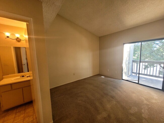 Building Photo - Condo on Madison Avenue. MOVE IN SPECIAL. 1 month free.
