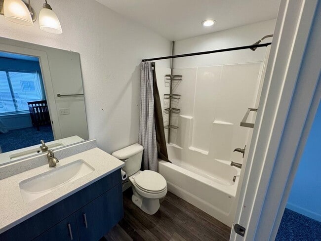 Building Photo - 628 N College St