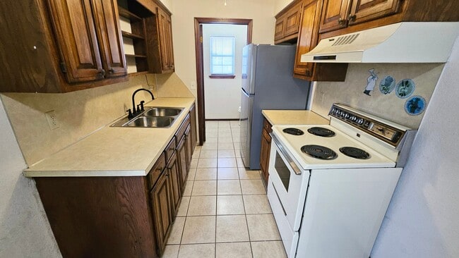 Building Photo - Two Story, Three Bedroom