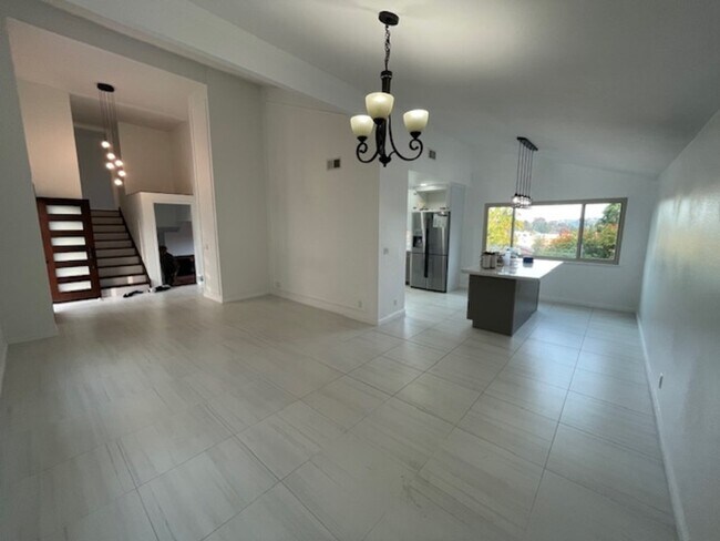 Building Photo - 13161 Shalimar Pl