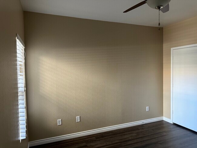 Building Photo - 7255 W Sunset Rd