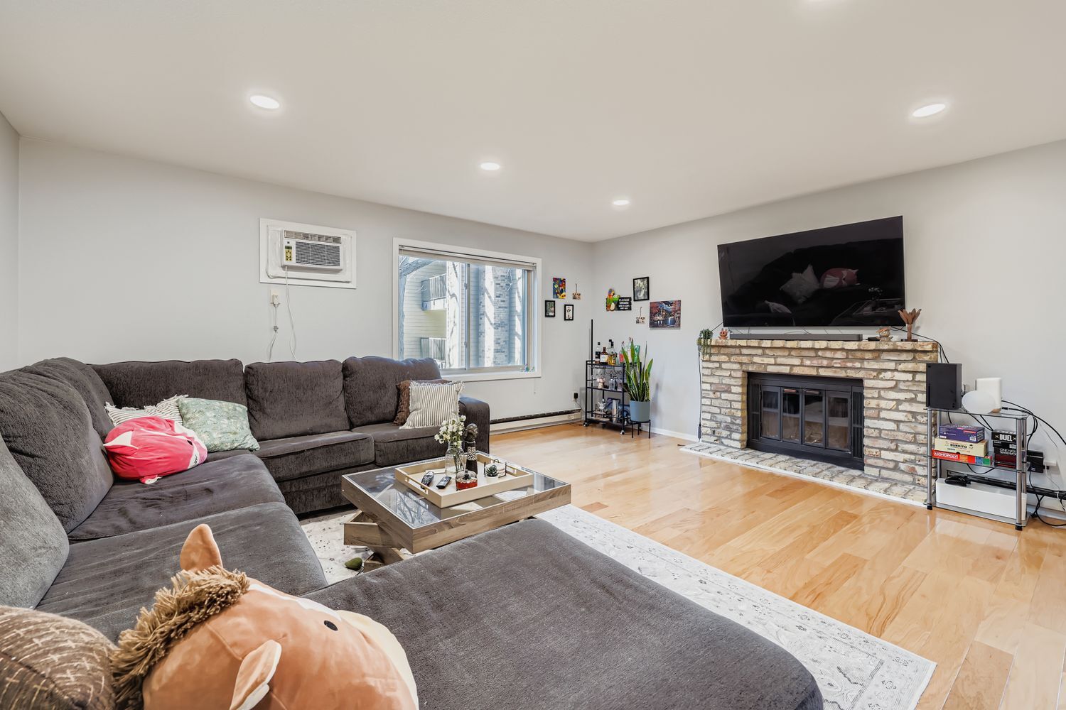 Building Photo - 2250 Ridge Dr