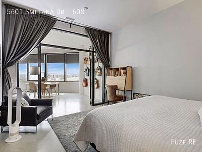 Building Photo - 5601 Smetana Dr