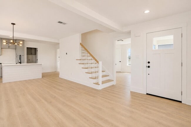 Building Photo - 960 Blythe St