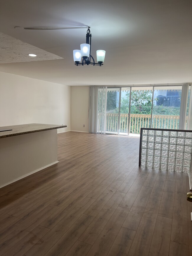 Living room - 6526 Ocean Crest Dr