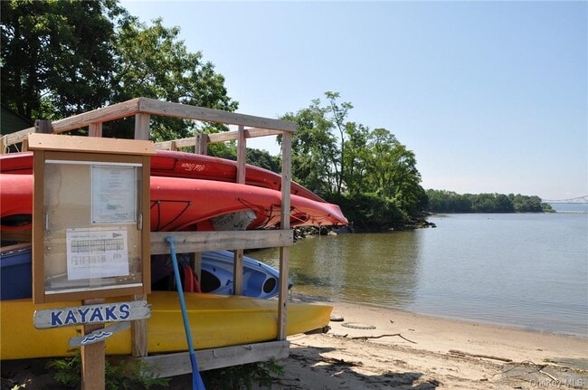 Building Photo - 46 Hemlock Dr