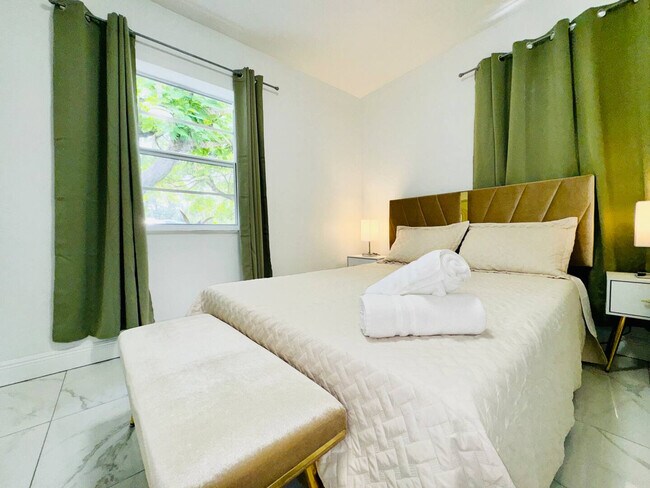 Building Photo - 133 SW 22nd Terrace