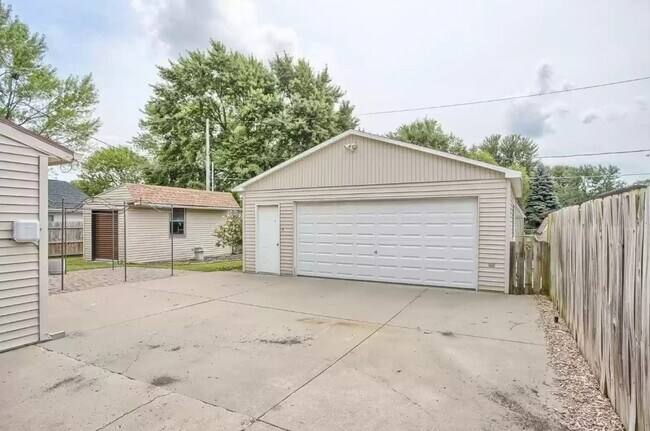 Building Photo - 2503 W Kirby Ave