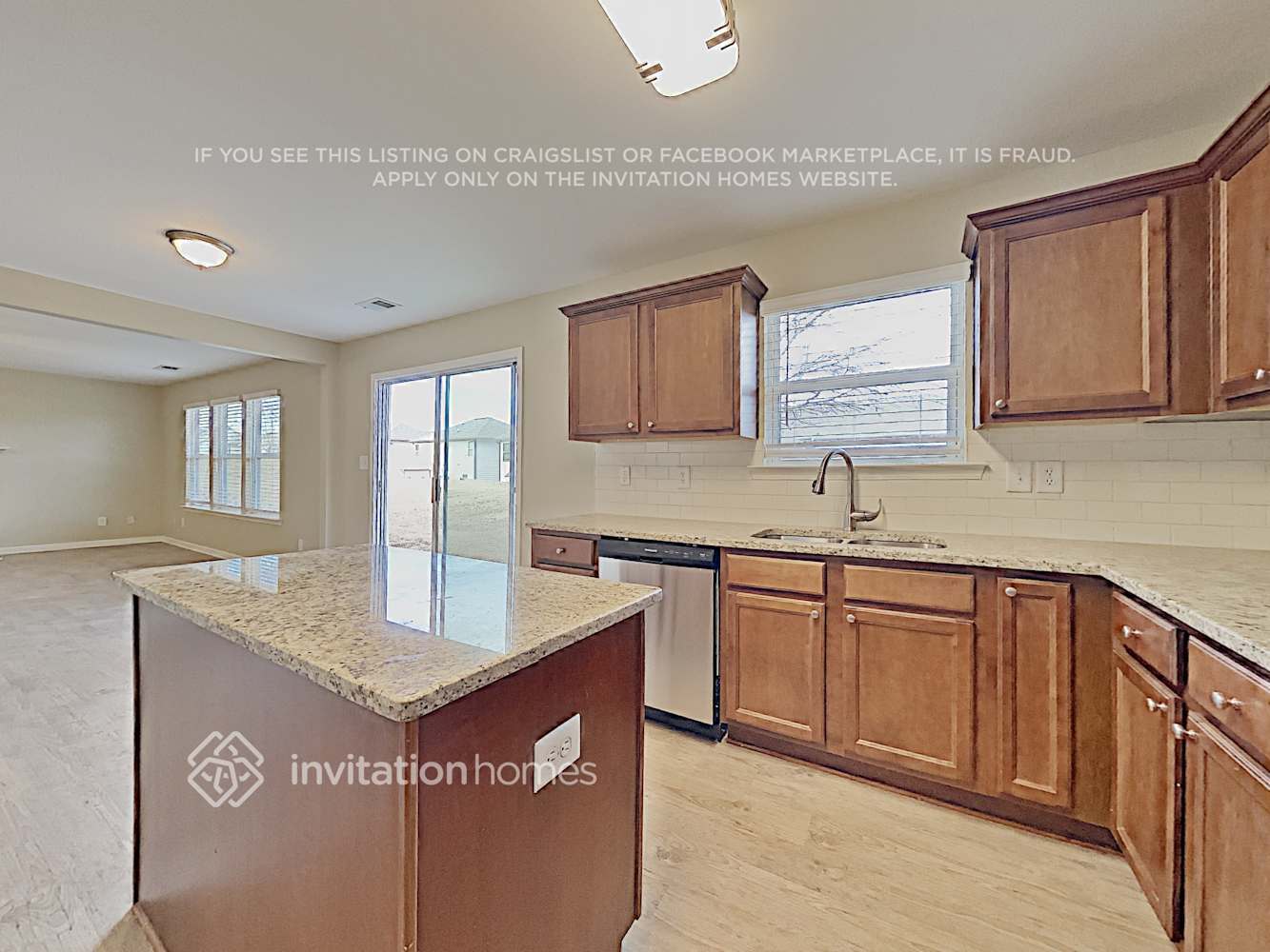 Building Photo - 925 Donington Cir SE