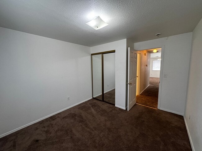 Building Photo - Beautiful pet-friendly home in a wooded ar...