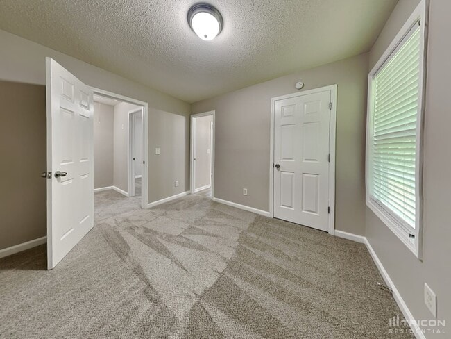 Building Photo - 329 Greystone Cir