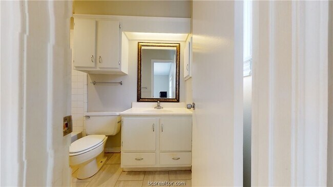 Building Photo - 1003 Val Verde Dr