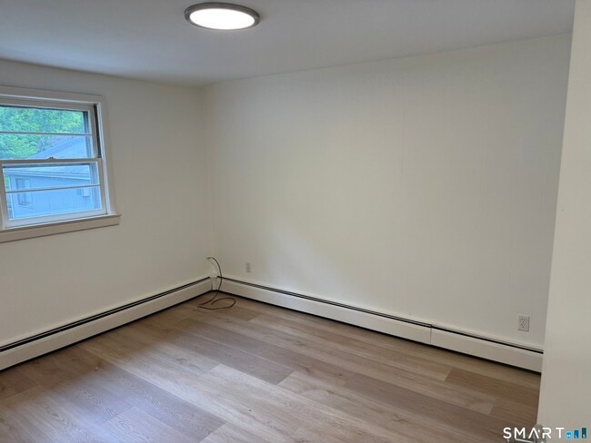 Building Photo - 17 Oenoke Pl