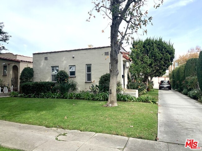 Building Photo - 4232 Lincoln Ave
