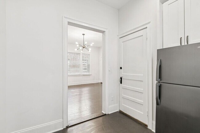 Building Photo - 2738 Riverside Ave