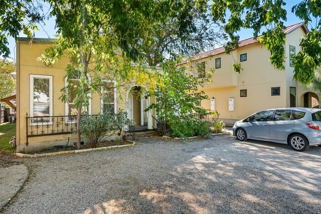 Building Photo - 1607 Palma Plaza