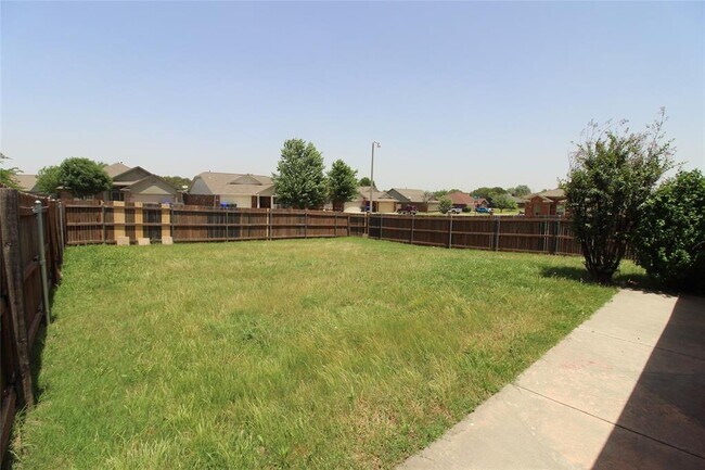 Building Photo - 2821 Edgemere Dr