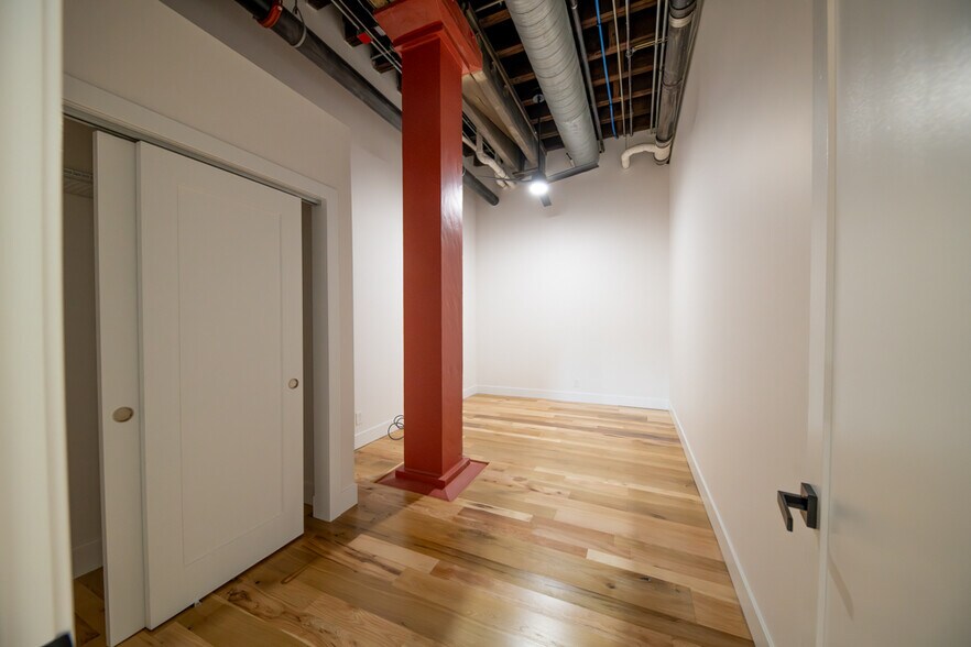 2nd Bedroom - 635 W Lakeside Ave