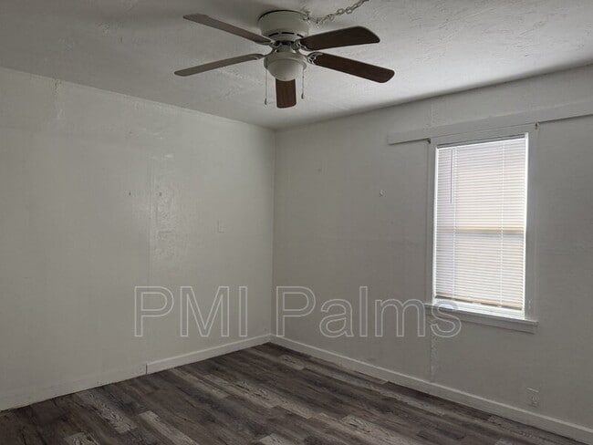 Building Photo - 2412 51st Ave N