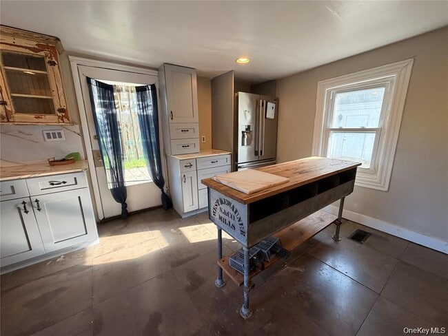 Building Photo - 265 Maybrook Rd