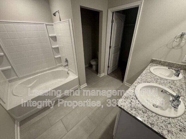 Building Photo - 331 White Pine Dr