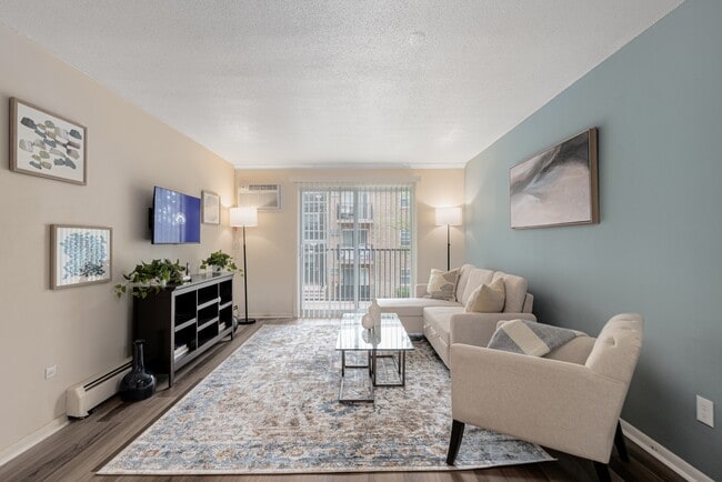 Building Photo - Saunders Crossing