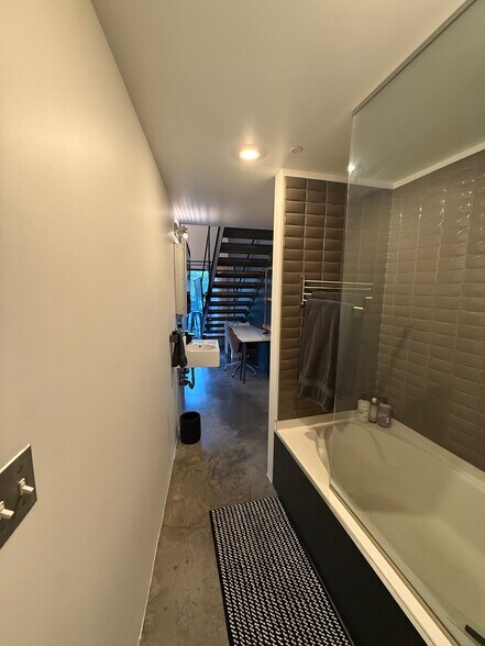 Building Photo - 3457 Ringsby Ct