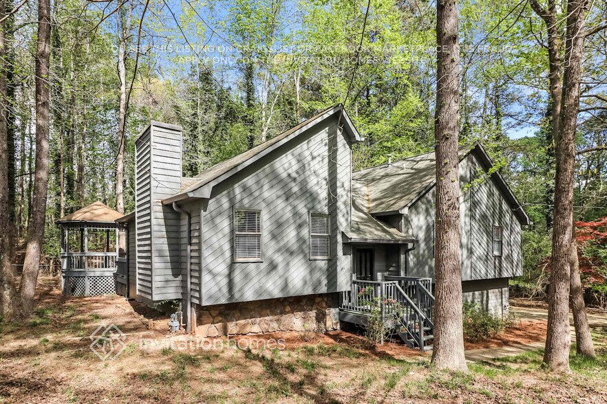 Building Photo - 813 Emerald Falls