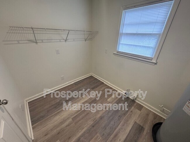 Building Photo - 5710 August Ave