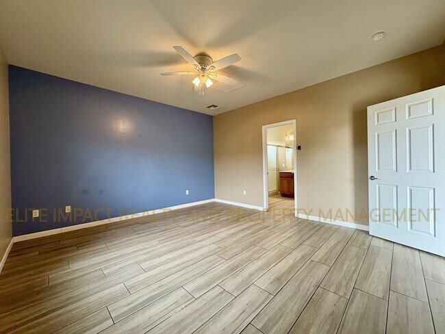 Building Photo - 6004 S Meadow Breeze Dr
