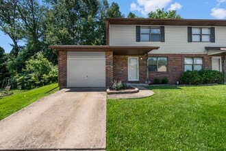 Building Photo - Charming 2-Bedroom Duplex in an Established Neighborhood