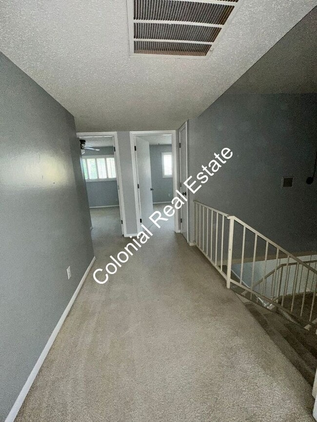 Building Photo - Spacious and unique 3 bedroom 2 and a half...