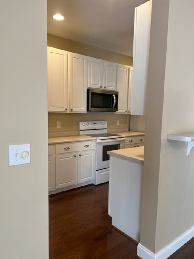 Building Photo - Two  Bedroom Two Bath