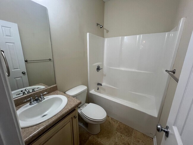Building Photo - 3 bedroom 2 bathroom duplex in Covington V...