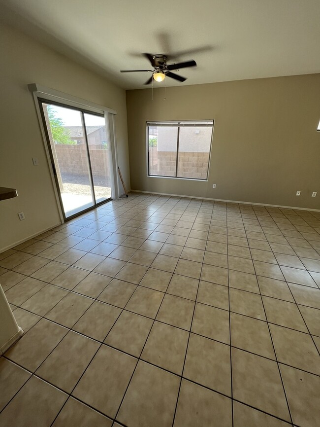 Building Photo - HOUSE FOR RENT